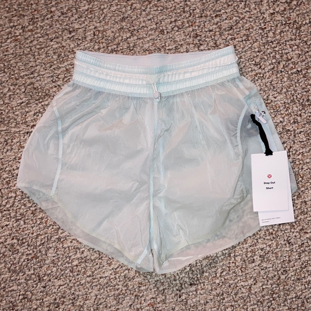 Lululemon Step Out High Rise Short 3" ocean air - Picture 3 of 4
